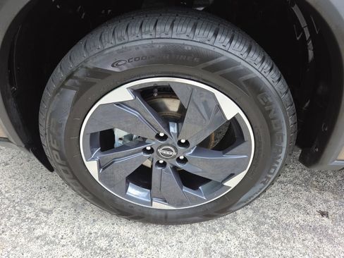 Certified 2025 Nissan Rogue SV FWD image 15