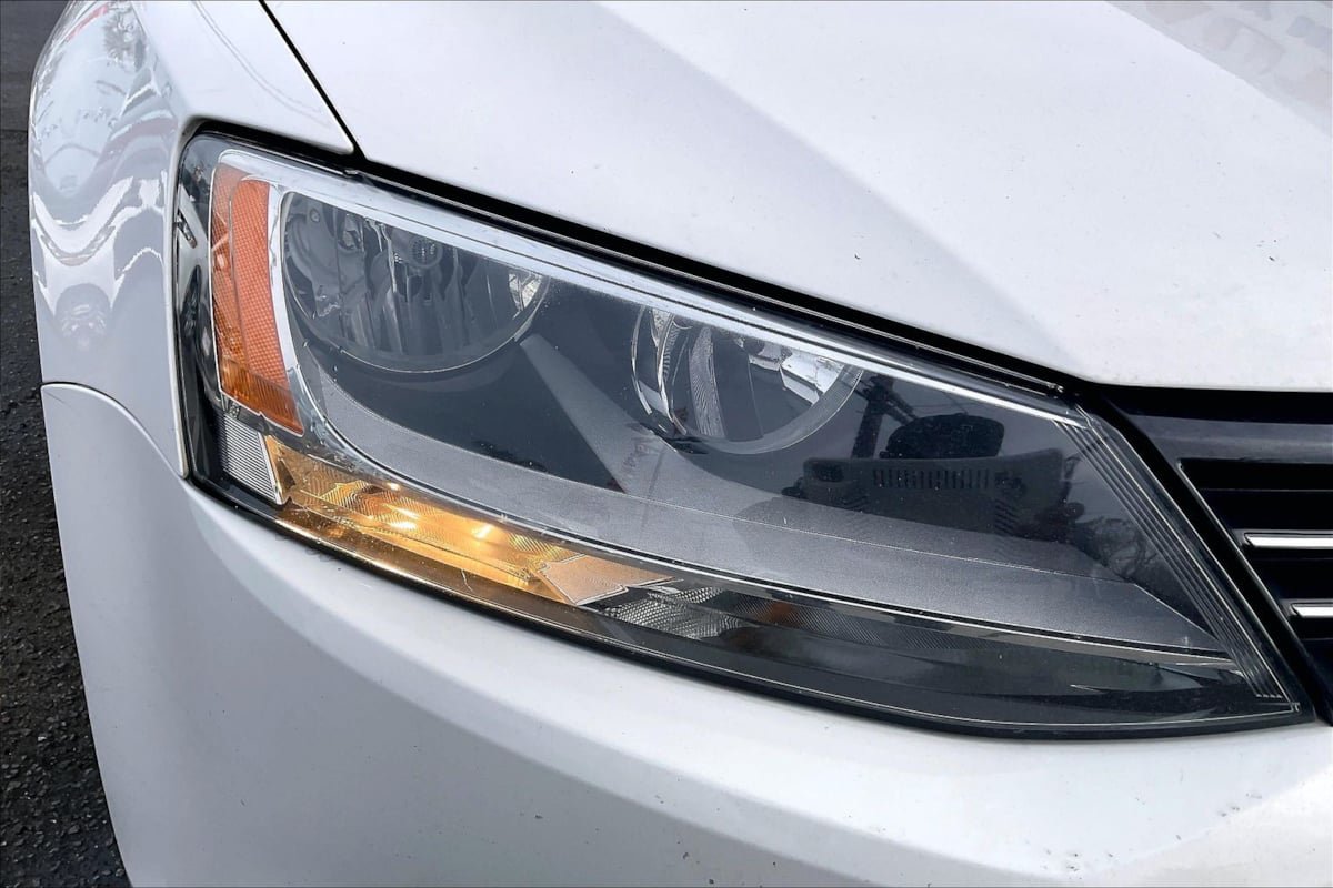 Used 2013 Volkswagen Jetta SE FWD image 29