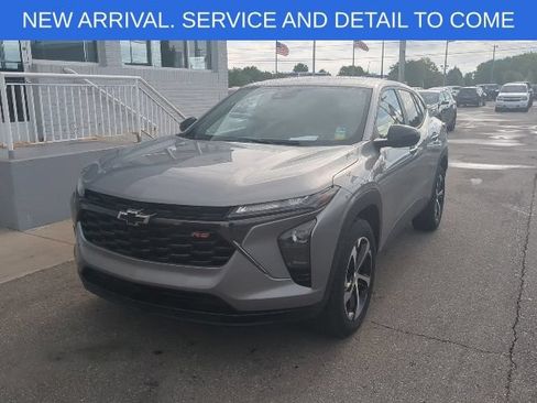 Used 2024 Chevrolet Trax RS FWD image 1