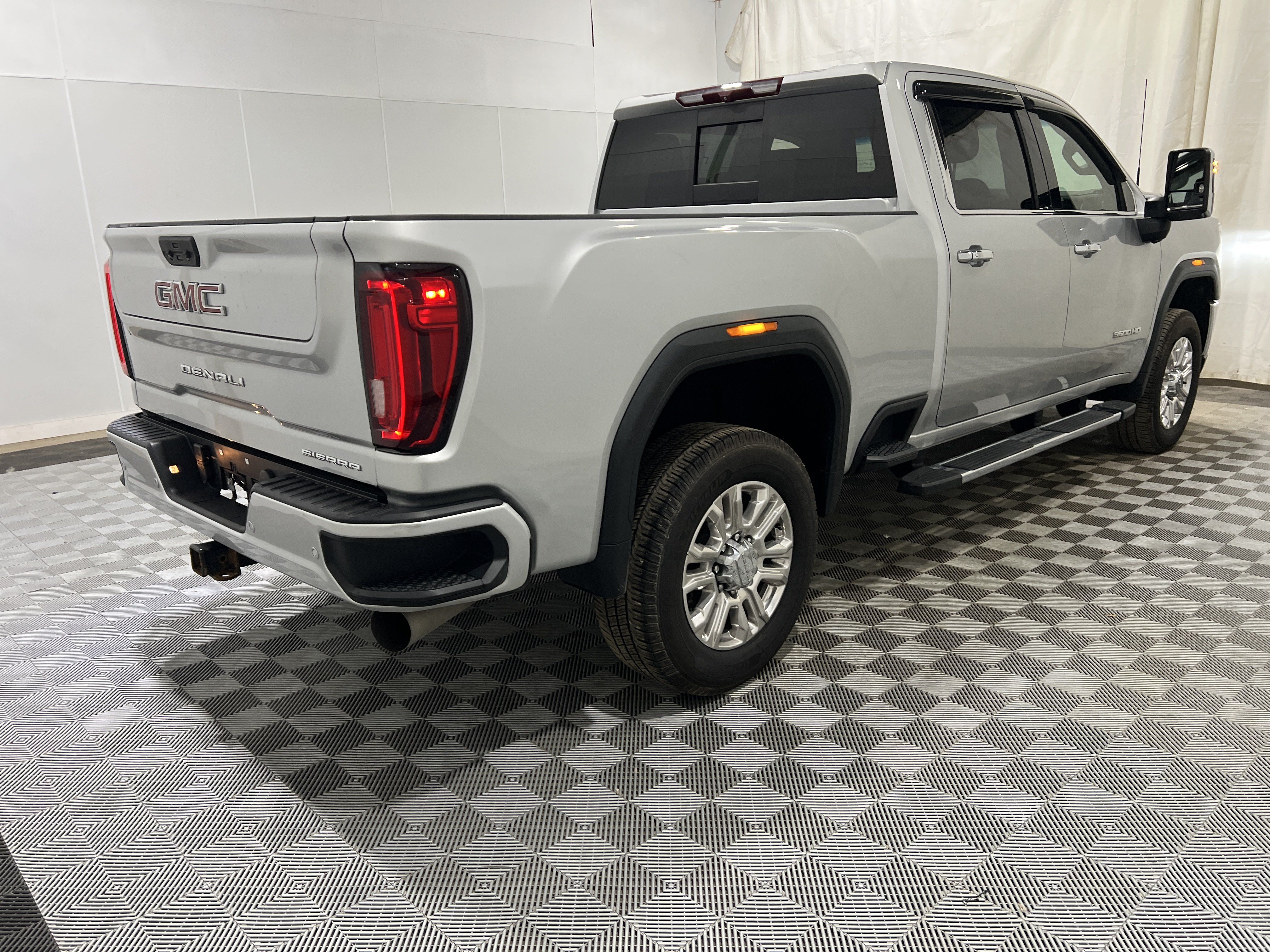 Used 2022 GMC Sierra 3500 Denali AWD/4WD image 3