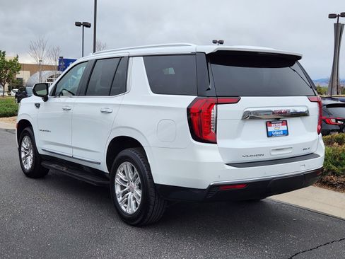 Used 2024 GMC Yukon SLT AWD/4WD image 3