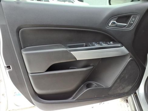 Used 2018 Chevrolet Colorado LT w/ Redline Special Edition AWD/4WD image 12