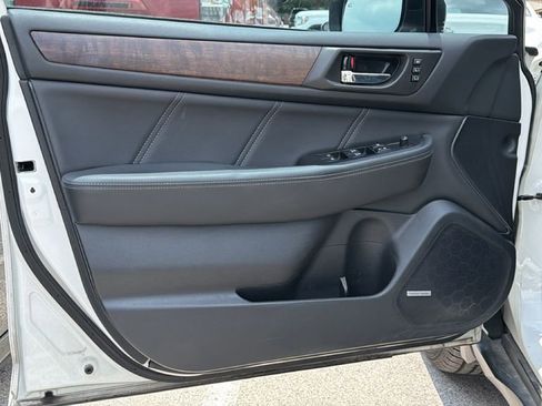 Used 2018 Subaru Outback 3.6R Limited AWD/4WD image 10