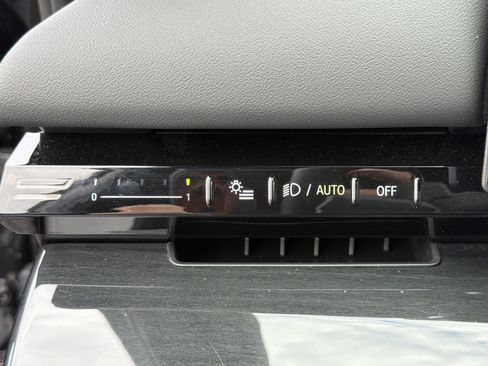 Certified 2025 BMW 530i w/ Premium Package image 15