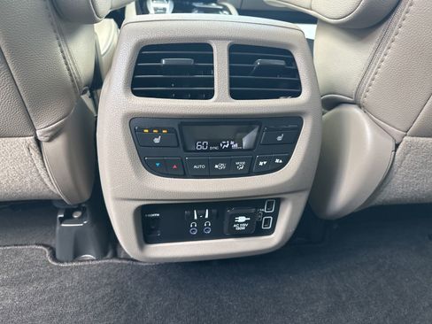 Used 2019 Honda Pilot Touring image 18
