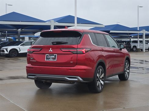 Used 2025 Mitsubishi Outlander SE image 7