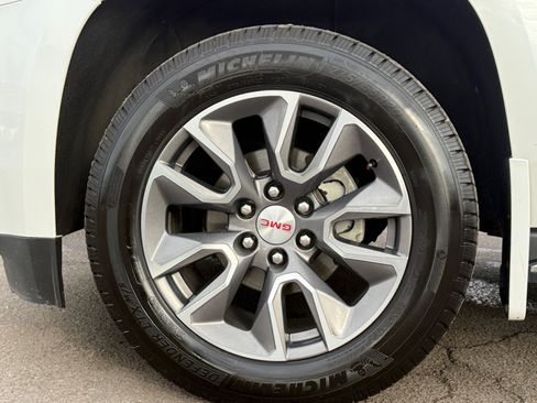 Used 2018 GMC Yukon Denali AWD/4WD image 11