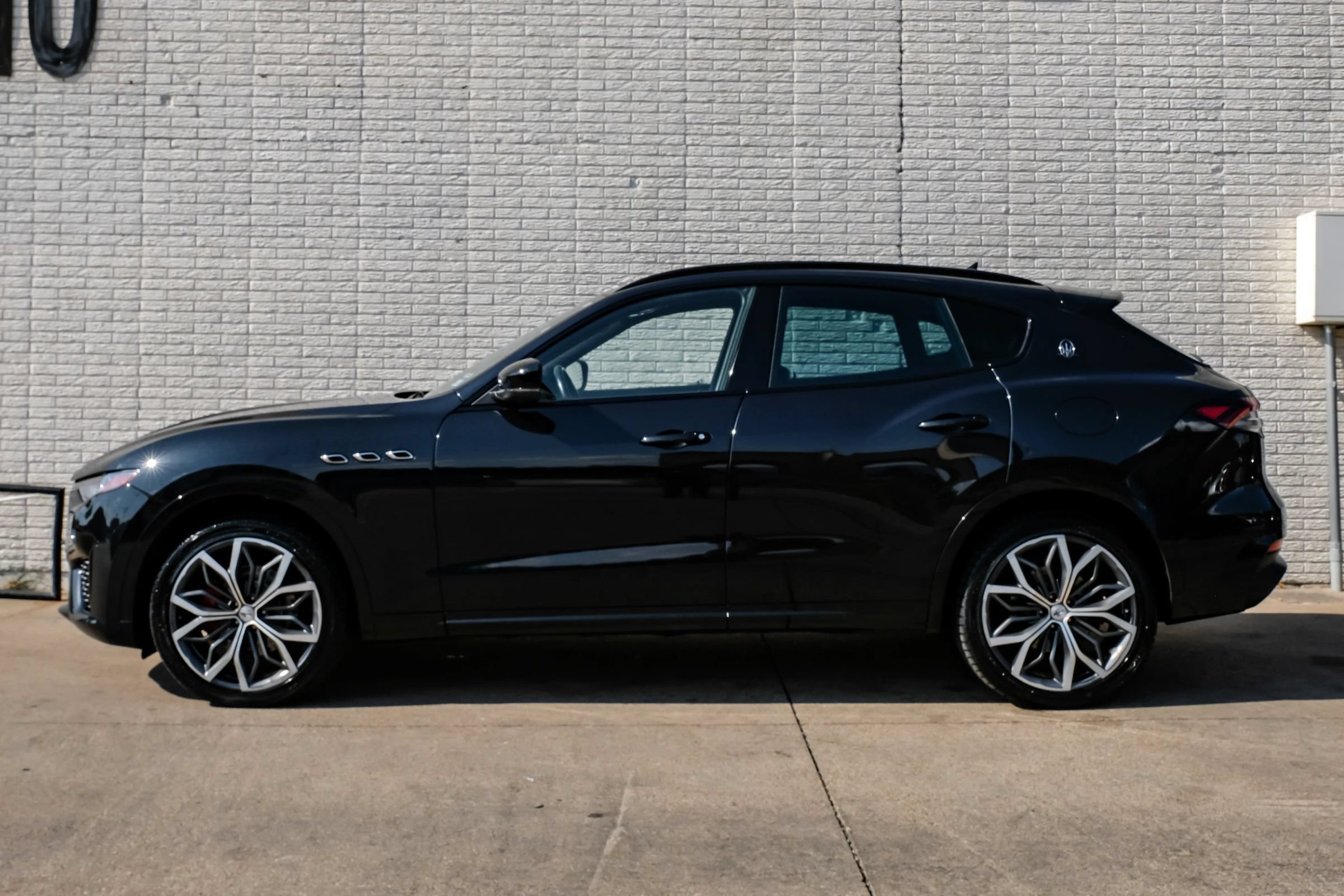Used 2021 Maserati Levante AWD/4WD image 10