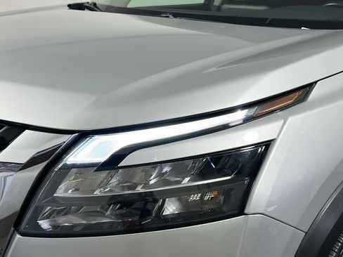 Used 2024 Nissan Pathfinder SV FWD image 11