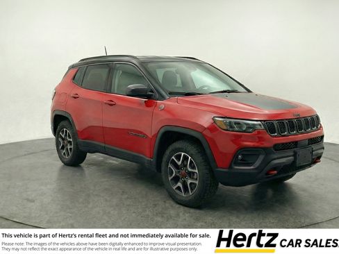 Used 2025 Jeep Compass Trailhawk AWD/4WD image 1
