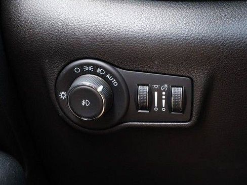 Used 2025 Jeep Compass Trailhawk w/ Trailer Tow Group AWD/4WD image 17