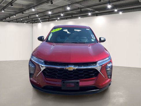 Used 2024 Chevrolet Trax LS FWD image 2