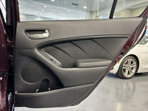 Used 2017 Kia Forte LX FWD image 30