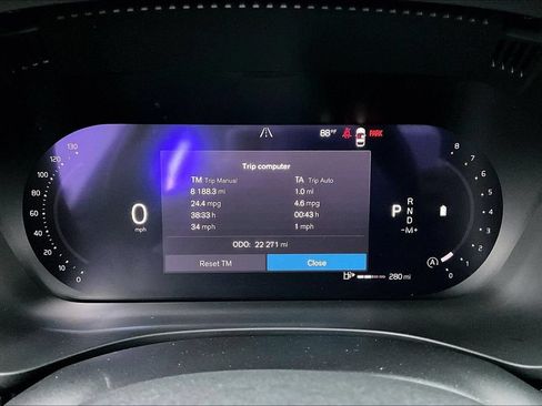 Certified 2023 Volvo XC60 B5 Plus AWD/4WD image 28