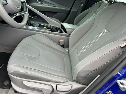 Used 2024 Hyundai Elantra SEL FWD image 7