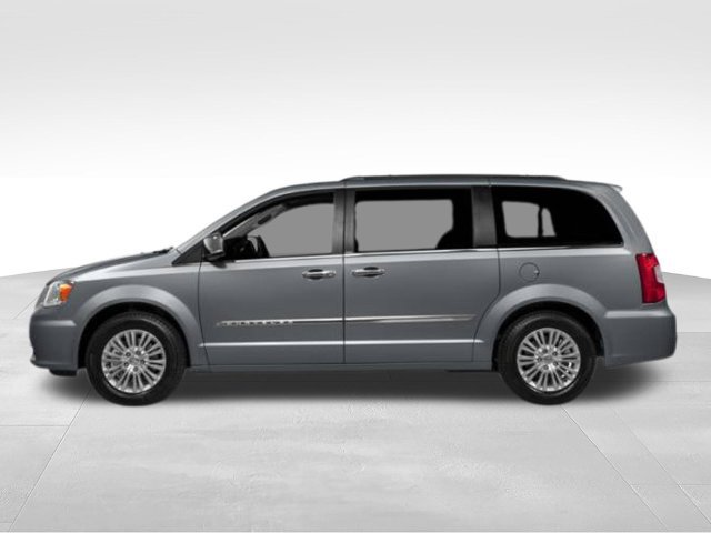 Used 2015 Chrysler Town & Country Touring-L w/ Driver Convenience Group FWD image 6
