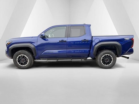 Used 2024 Toyota Tacoma TRD Off-Road image 4