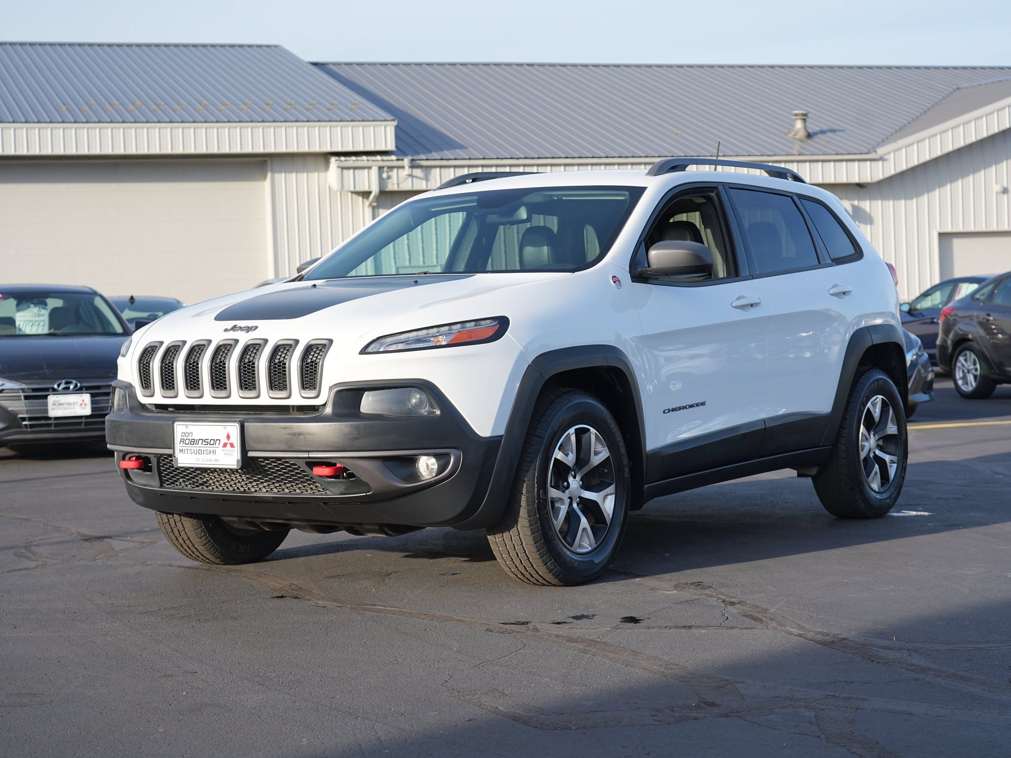 Used 2017 Jeep Cherokee Trailhawk AWD/4WD image 8