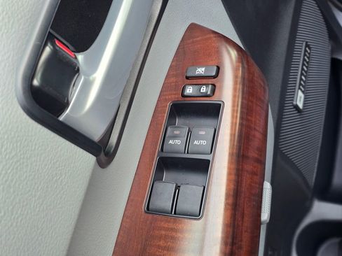 Used 2017 Toyota Sequoia Platinum image 19