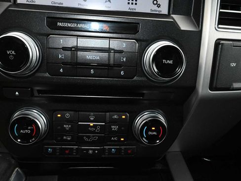 Used 2018 Ford F150 Platinum w/ Equipment Group 701A Luxury AWD/4WD image 21