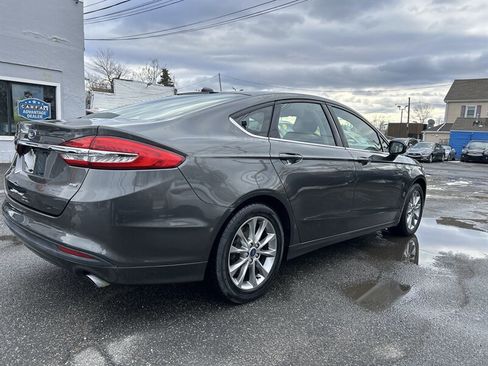 Used 2017 Ford Fusion SE image 4