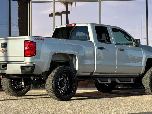 Used 2018 Chevrolet Silverado 1500 Custom w/ Trailering Package image 12