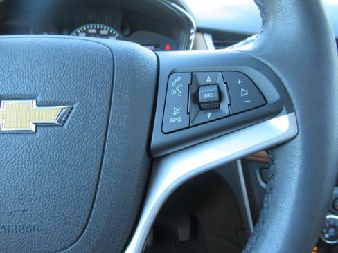 Used 2020 Chevrolet Trax LT w/ Driver Confidence Package FWD image 25