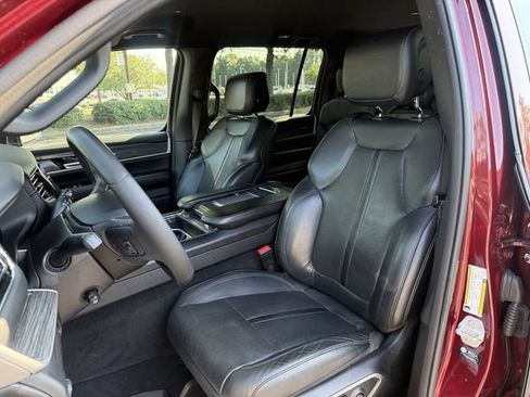 Used 2022 Jeep Wagoneer Series III AWD/4WD image 11