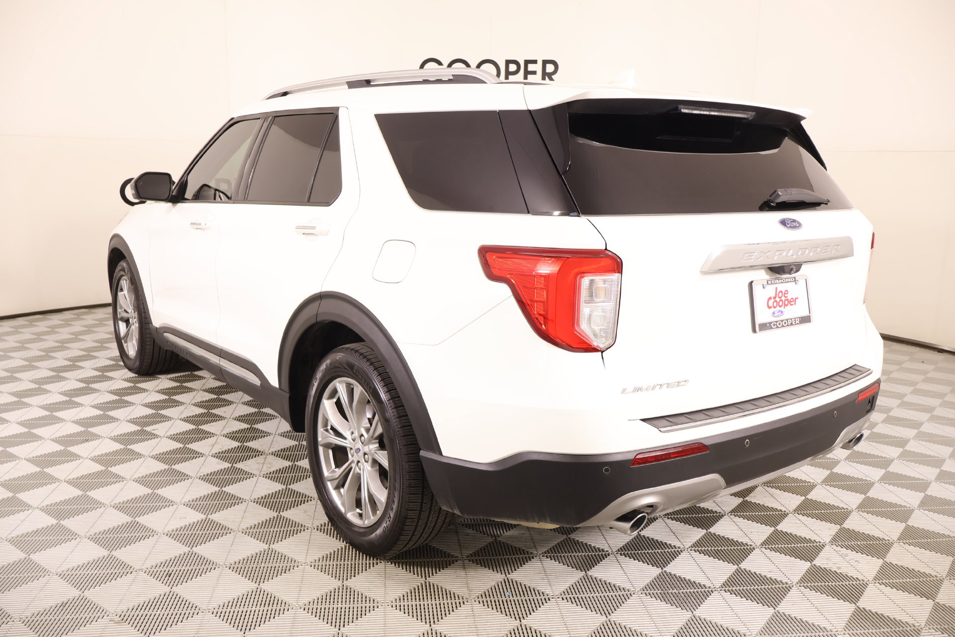 Used 2022 Ford Explorer Limited w/ Equipment Group 301A RWD image 25