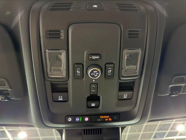 Used 2025 Chevrolet Tahoe Premier AWD/4WD image 24