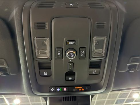 Used 2025 Chevrolet Tahoe Premier AWD/4WD image 24