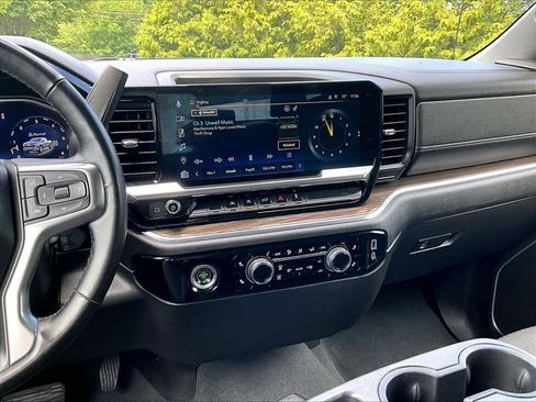 Used 2023 Chevrolet Silverado 1500 LT AWD/4WD image 18
