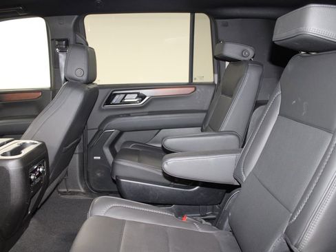Used 2025 GMC Yukon XL Denali AWD/4WD image 19