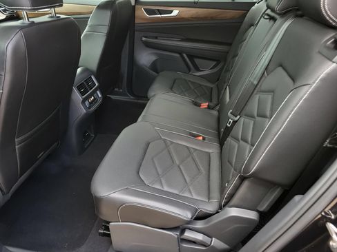 Used 2024 Volkswagen Atlas SE FWD image 18