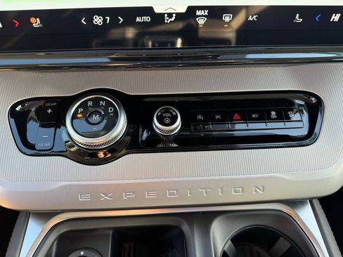 New 2025 Ford Expedition Active image 22