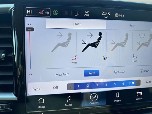 Used 2024 Chrysler Pacifica Touring-L image 22