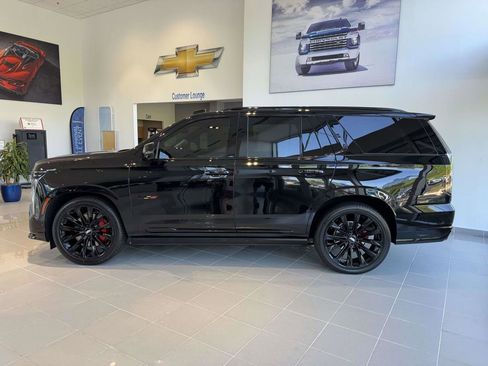 Used 2025 Cadillac Escalade V w/ LPO, ONYX Package AWD/4WD image 32