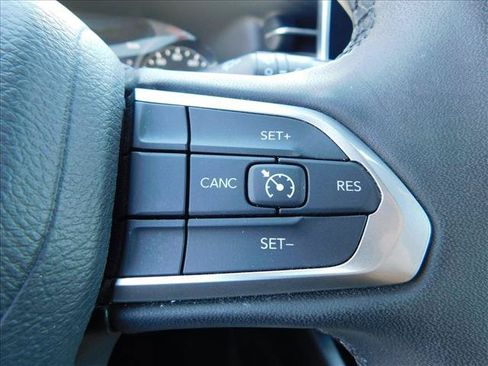 Used 2024 Jeep Compass Latitude AWD/4WD image 14