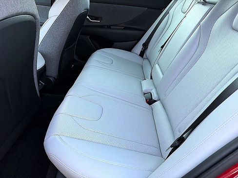 Certified 2025 Hyundai Elantra Limited FWD image 9