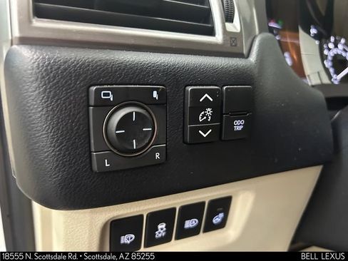 Used 2023 Lexus GX 460 Premium w/ Accessory Package AWD/4WD image 29