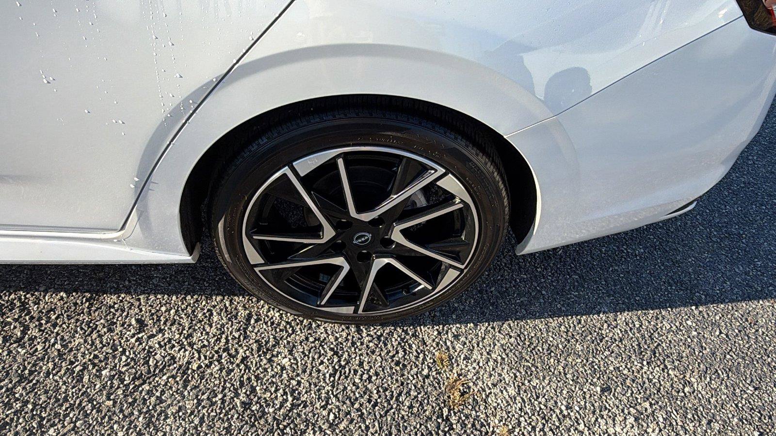 Used 2025 Nissan Sentra SR w/ SR Premium Package FWD image 13