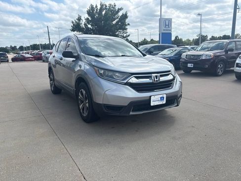 Used 2017 Honda CR-V LX image 3