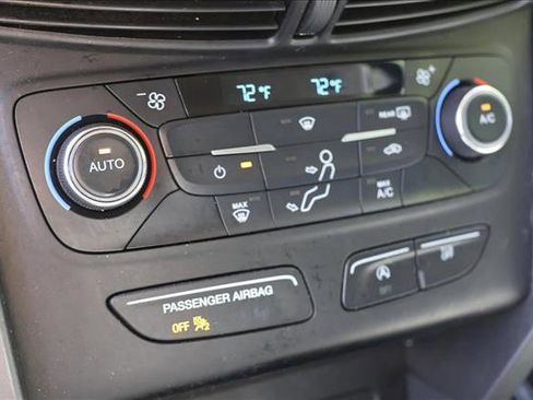 Used 2017 Ford Escape SE w/ Equipment Group 201A AWD/4WD image 19