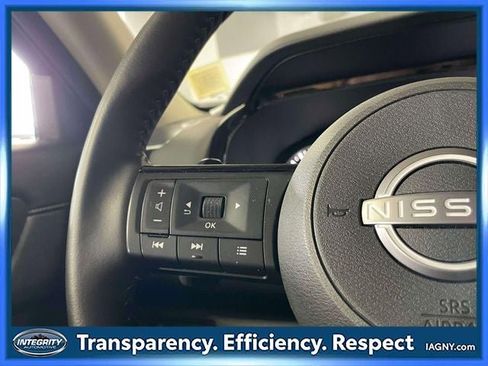 Used 2025 Nissan Pathfinder SL AWD/4WD image 22