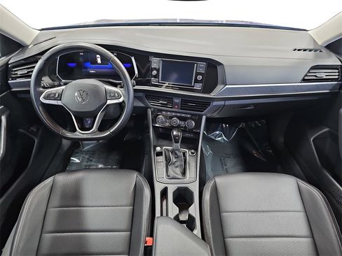 Used 2024 Volkswagen Jetta SE image 9