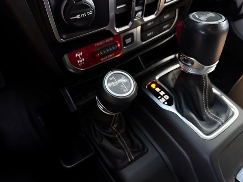 Used 2022 Jeep Wrangler Unlimited Rubicon 4xe AWD/4WD image 13