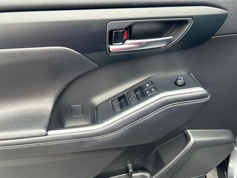 Certified 2020 Toyota Highlander XLE image 11
