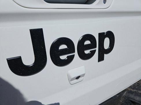 Used 2023 Jeep Gladiator Overland AWD/4WD image 20