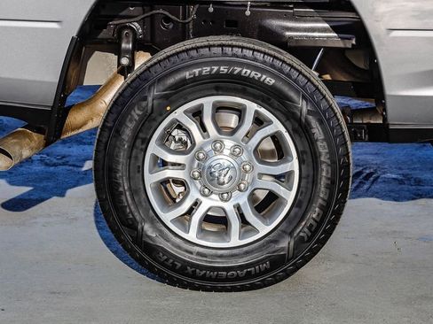 Used 2024 RAM 2500 Laramie AWD/4WD image 12