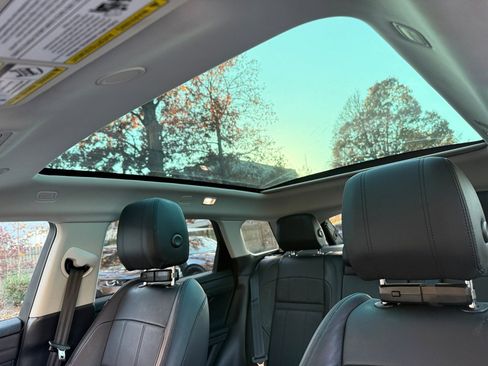 Used 2021 Land Rover Range Rover Evoque R-Dynamic S image 32